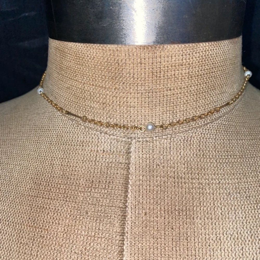 Elegant Gold and Pearl Necklace